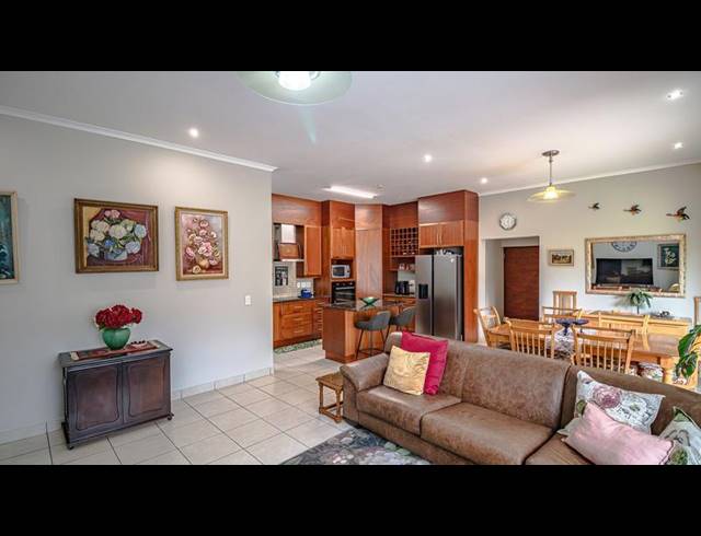 2 BEDROOM SIMPLEX FOR SALE IN RETIRE AT MIDSTREAM